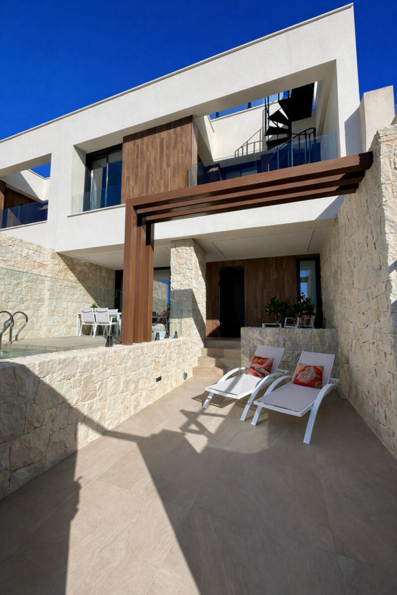 3 bedroom Townhouse for sale