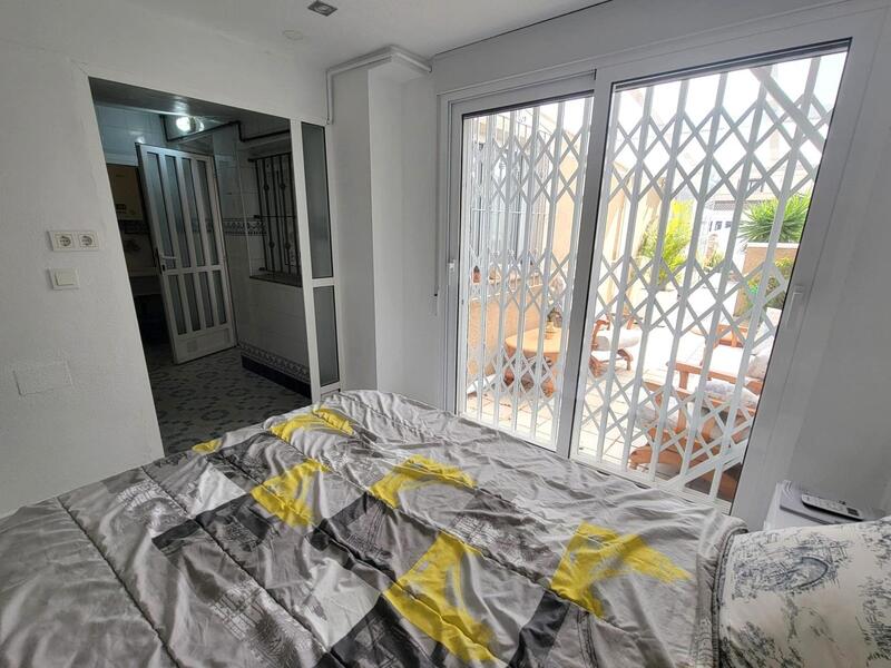 4 bedroom Townhouse for sale