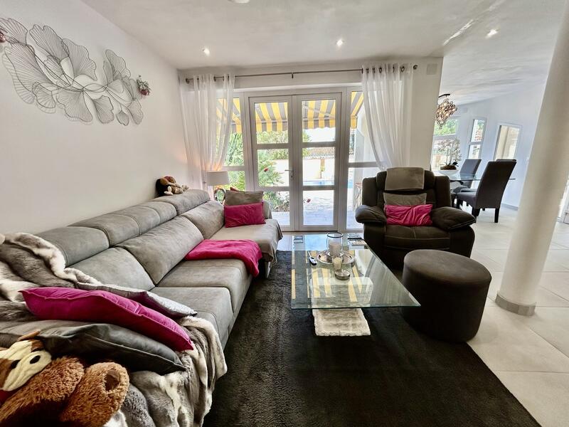 6 bedroom Villa for sale