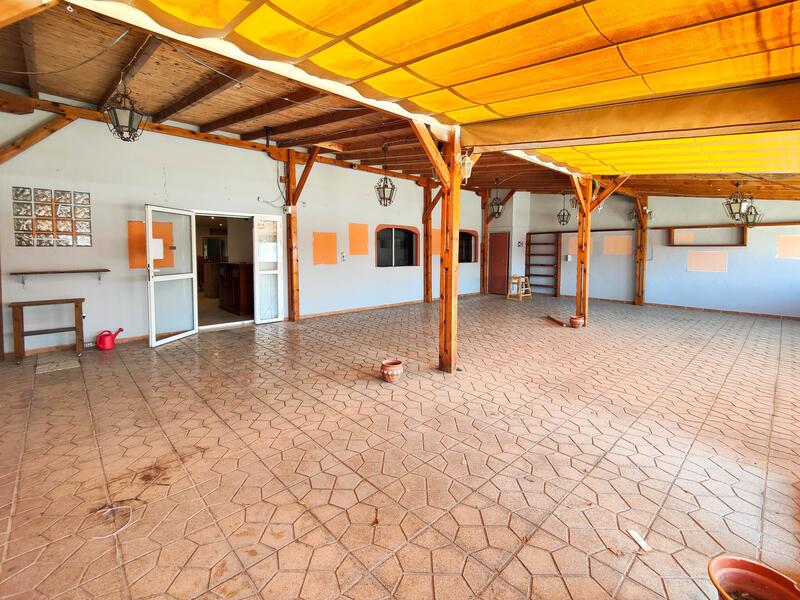 6 bedroom Commercial Property for sale