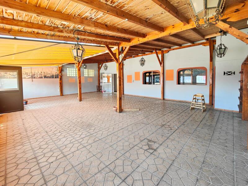 6 bedroom Commercial Property for sale