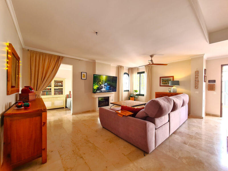 3 bedroom Townhouse for sale