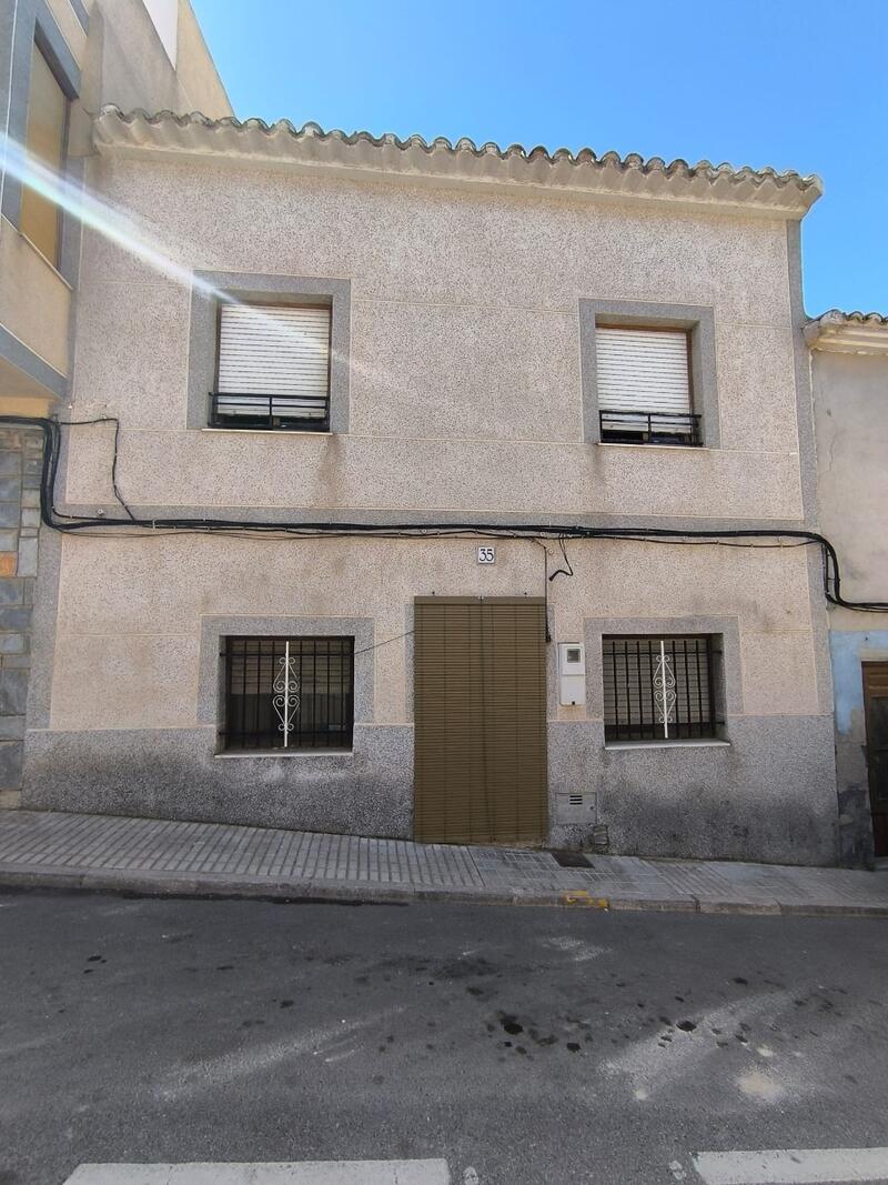 Townhouse for sale in Pinoso, Alicante