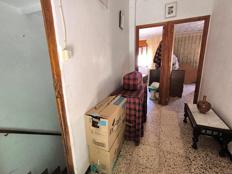 5 bedroom Townhouse for sale