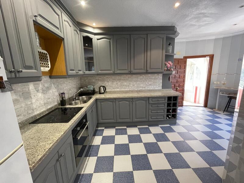 6 спальная комната вилла продается