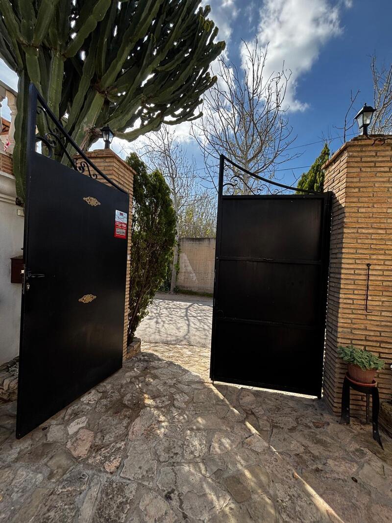 2 bedroom Townhouse for sale