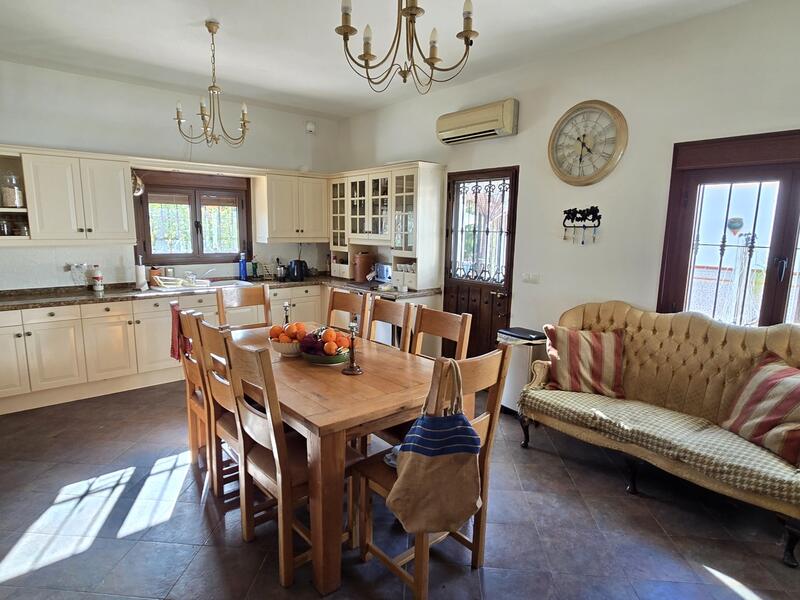 5 спальная комната вилла продается