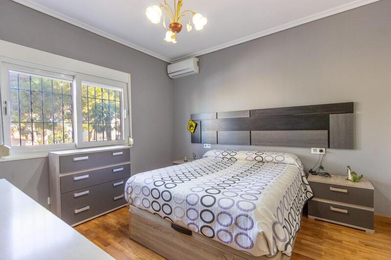 4 Schlafzimmer Villa zu verkaufen 4 Schlafzimmer Villa zu verkaufen