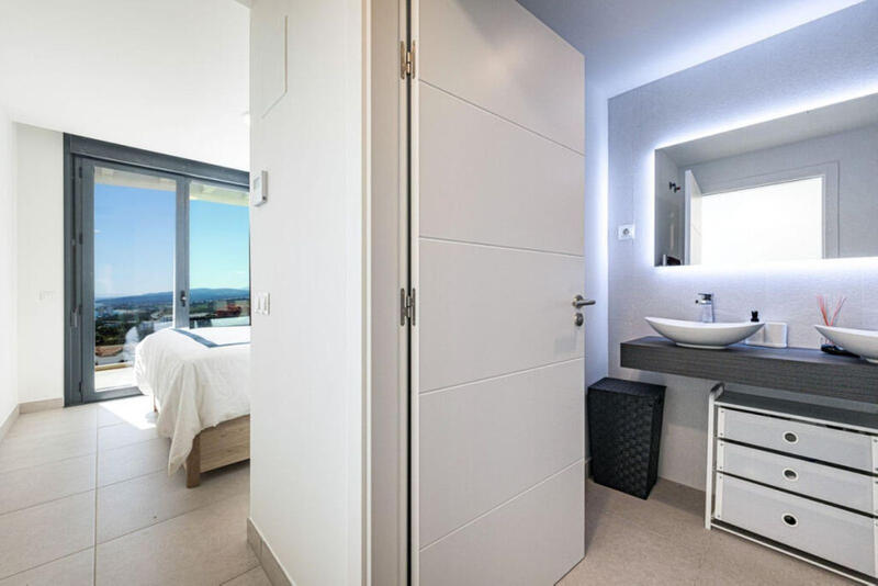 4 спальная комната городская тюрьма продается 4 спальная комната городская тюрьма продается