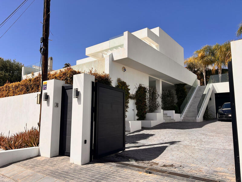Villa til salgs i El Chaparral, Málaga Villa til salgs i El Chaparral, Málaga