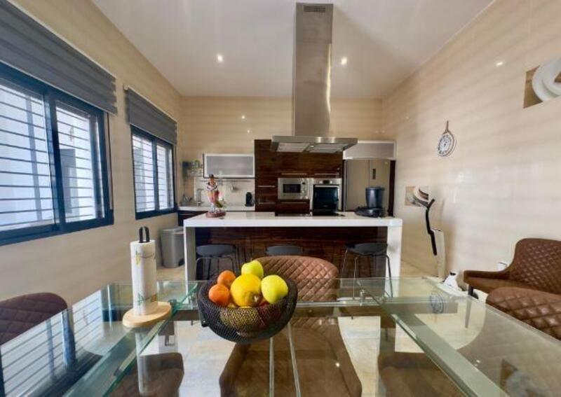 4 спальная комната вилла продается