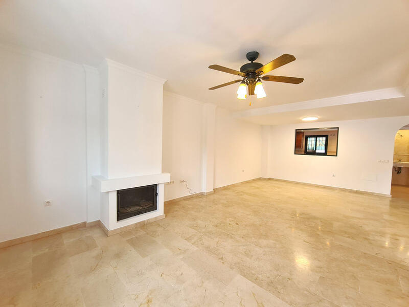 3 bedroom Townhouse for sale