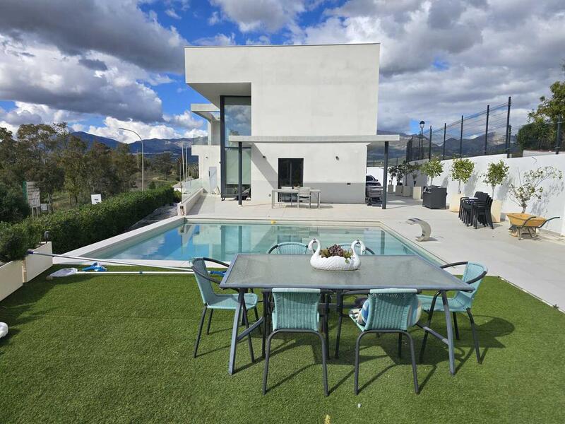 Villa for sale in Casilla de la Via, Málaga Villa for sale in Casilla de la Via, Málaga