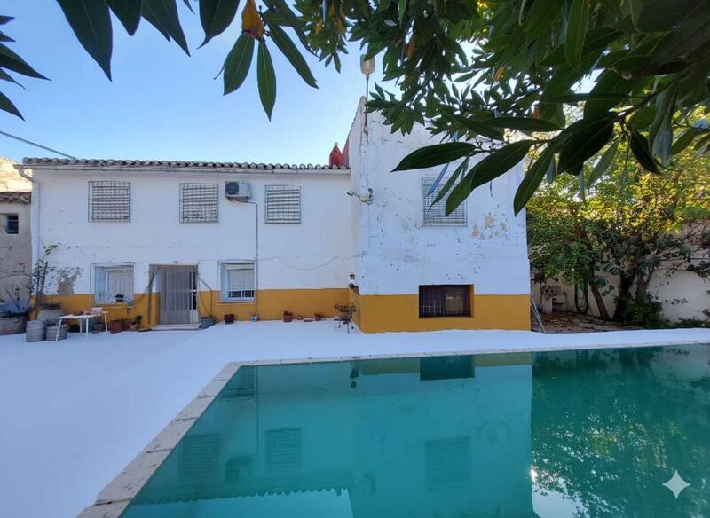 8 bedroom Country House for sale