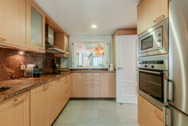 4 bedroom Townhouse for sale