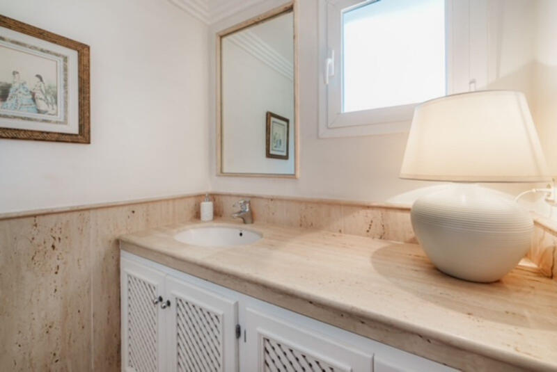 4 bedroom Townhouse for sale