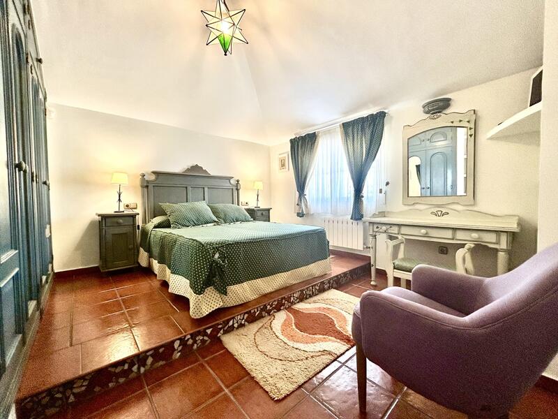 6 bedroom Villa for sale