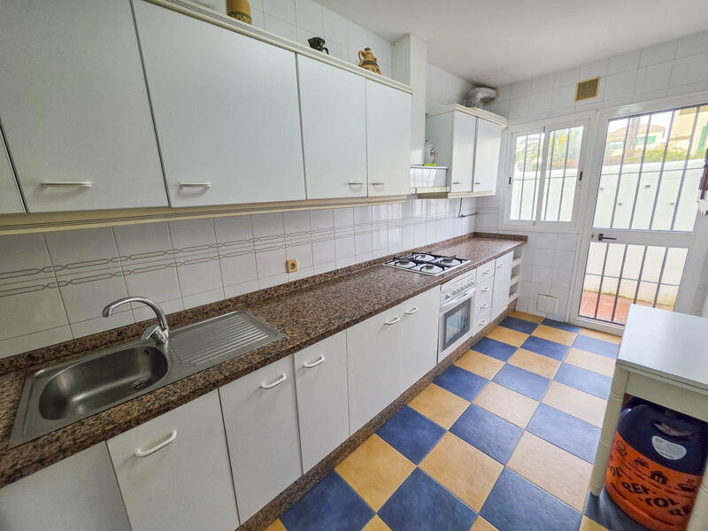 5 bedroom Townhouse for sale