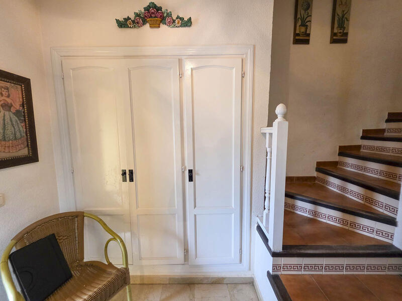 5 bedroom Townhouse for sale