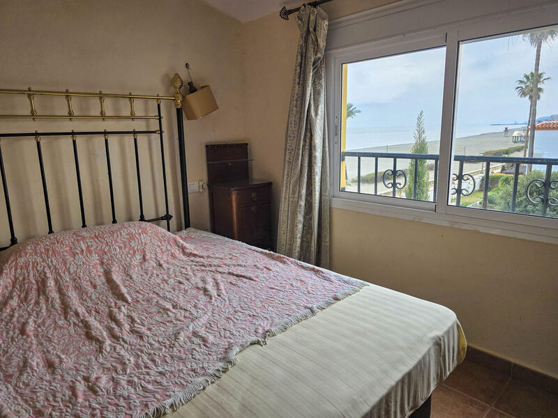 5 bedroom Townhouse for sale