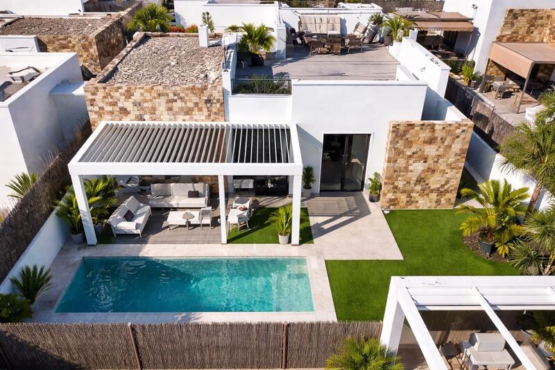 Villa til salg i Cabo Roig, Alicante