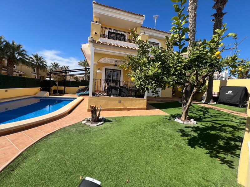 3 Cuarto Villa en venta