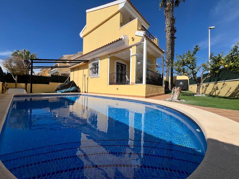 3 Cuarto Villa en venta