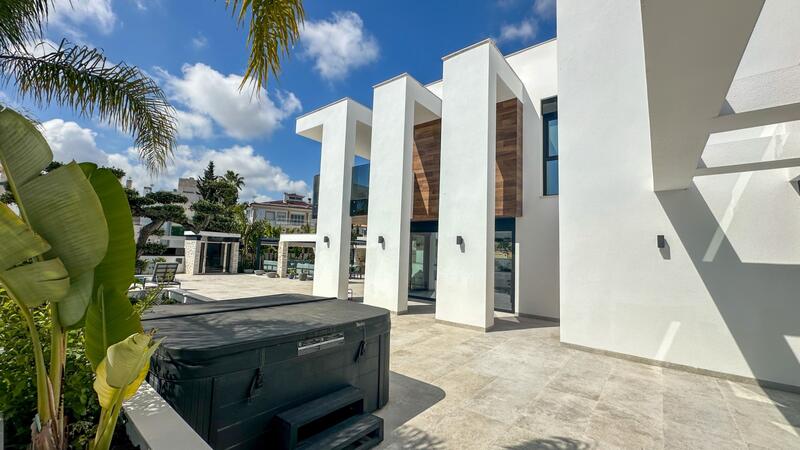 4 soverom Villa til salgs 4 soverom Villa til salgs