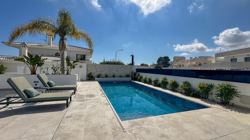 4 soverom Villa til salgs 4 soverom Villa til salgs