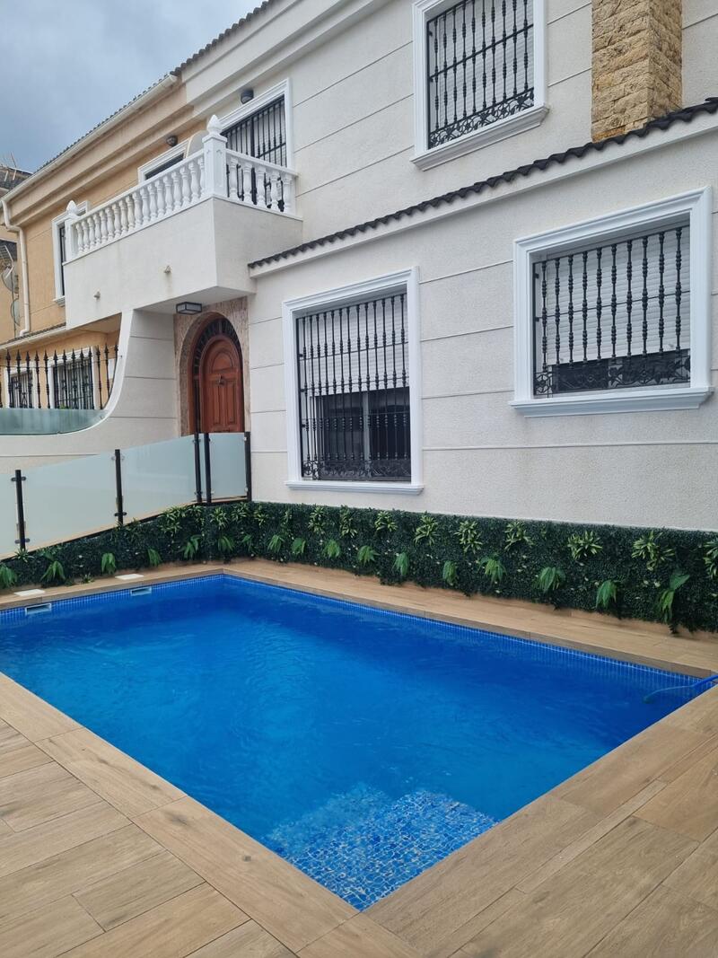 Townhouse for sale in Orihuela Costa, Alicante