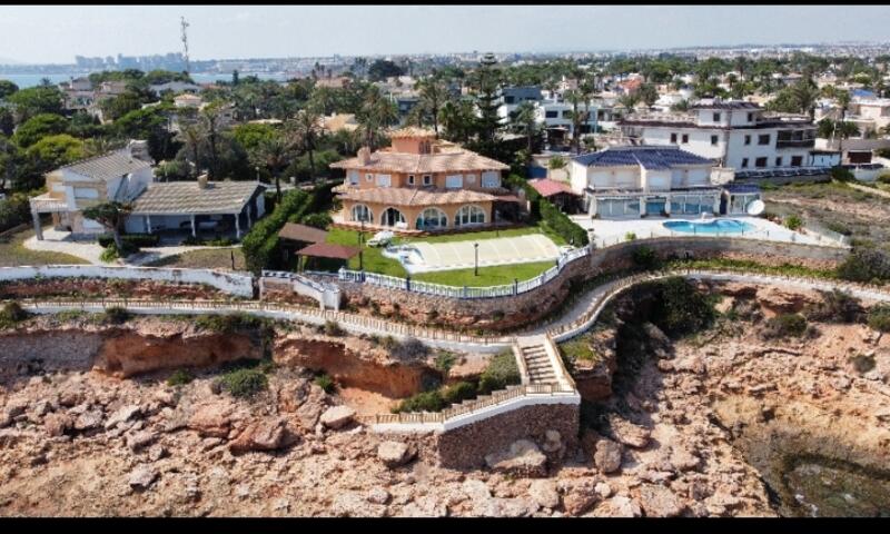 Villa for sale in Orihuela Costa, Alicante