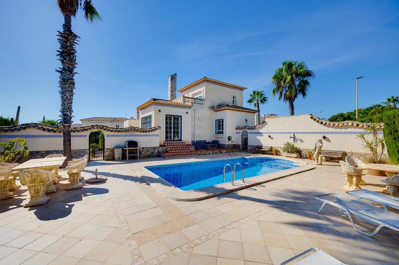 Villa til salgs i Orihuela Costa, Alicante