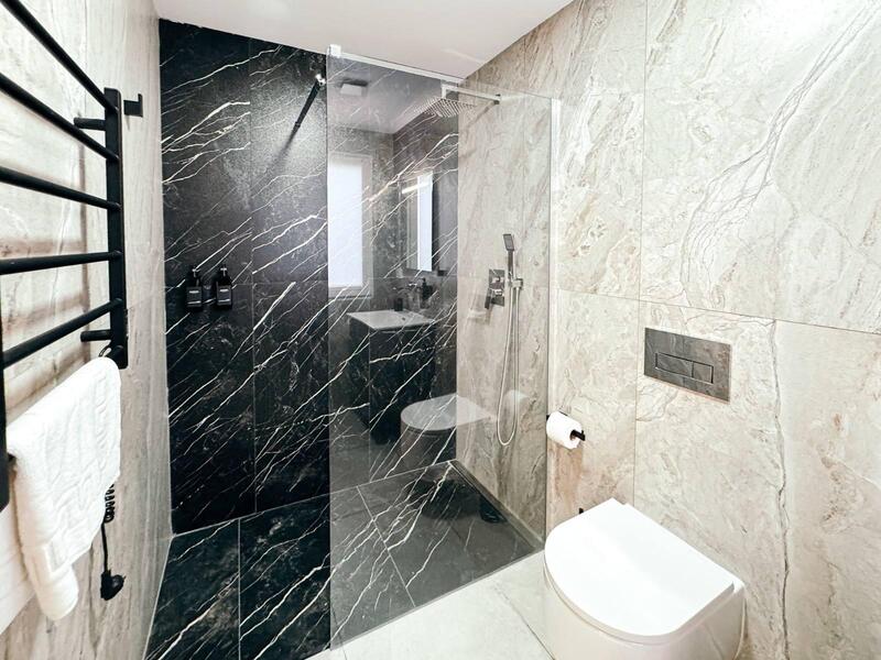 12 chambre Local Commercial à vendre