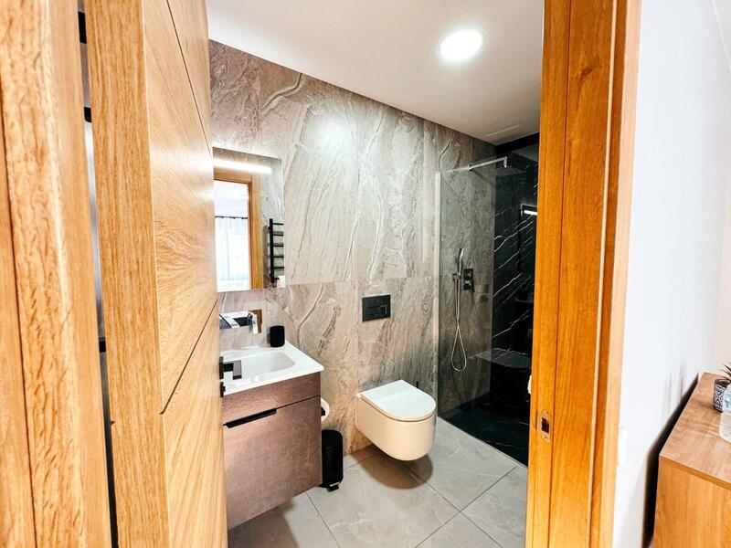 12 chambre Local Commercial à vendre