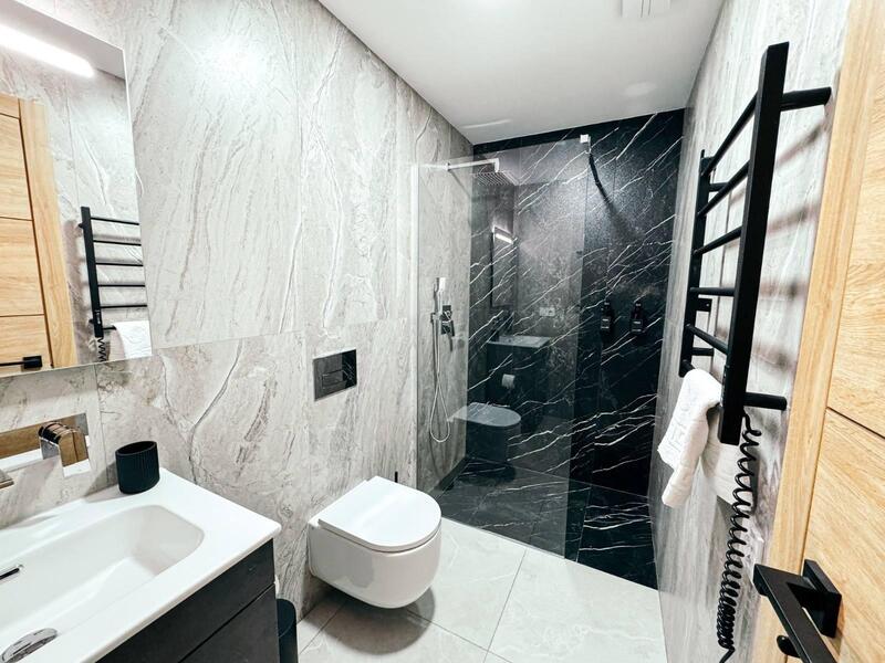 12 chambre Local Commercial à vendre