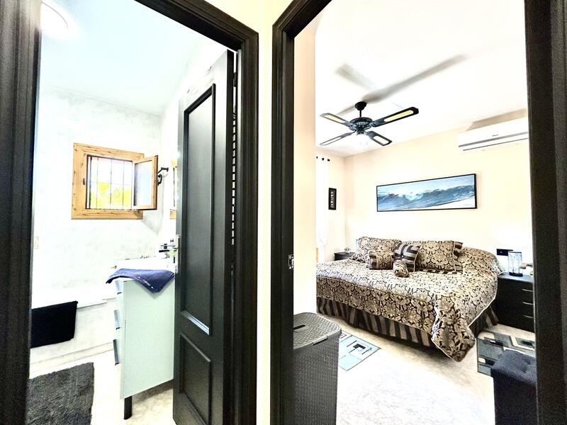 2 bedroom Townhouse for sale