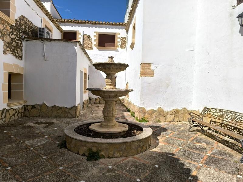 22 soverom Forretningseiendom til salgs