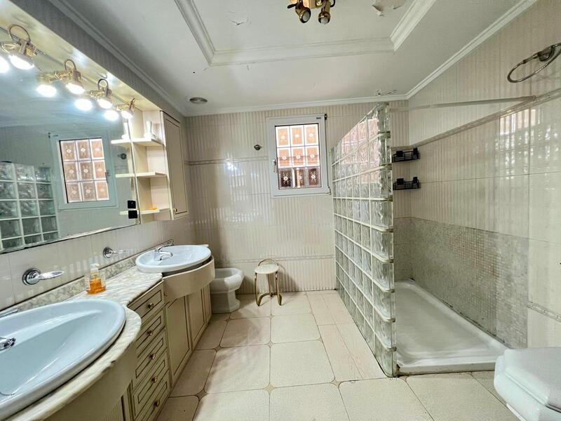 4 soverom Leilighet til salgs 4 soverom Leilighet til salgs