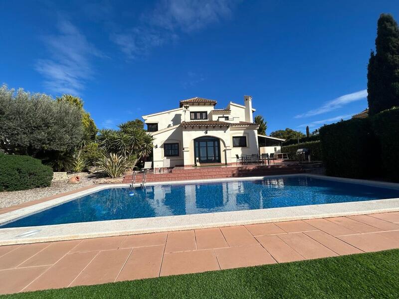Villa til salgs i Hacienda del Alamo Golf Resort, Murcia