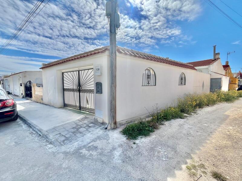 Villa for sale in Torrevieja, Alicante