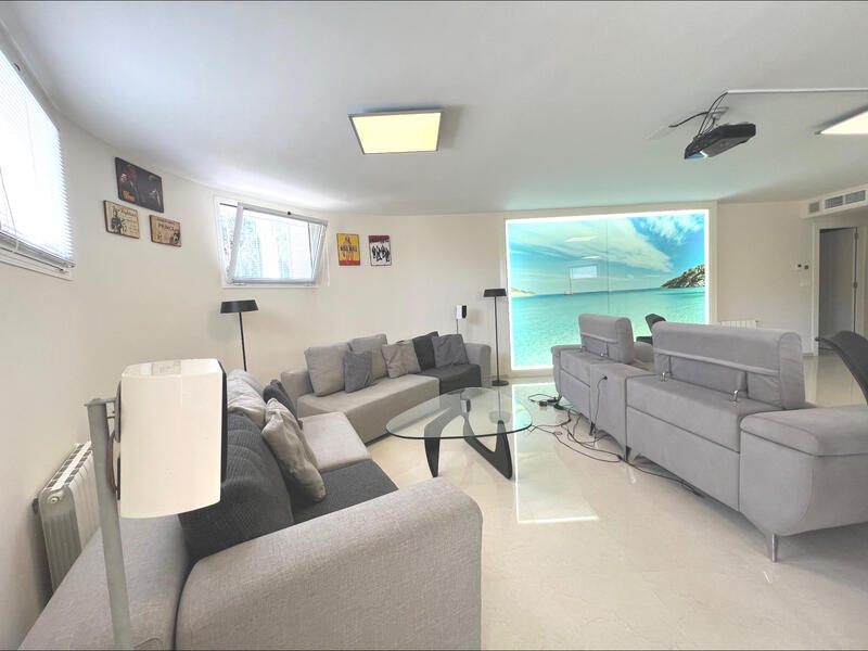 5 bedroom Villa for sale