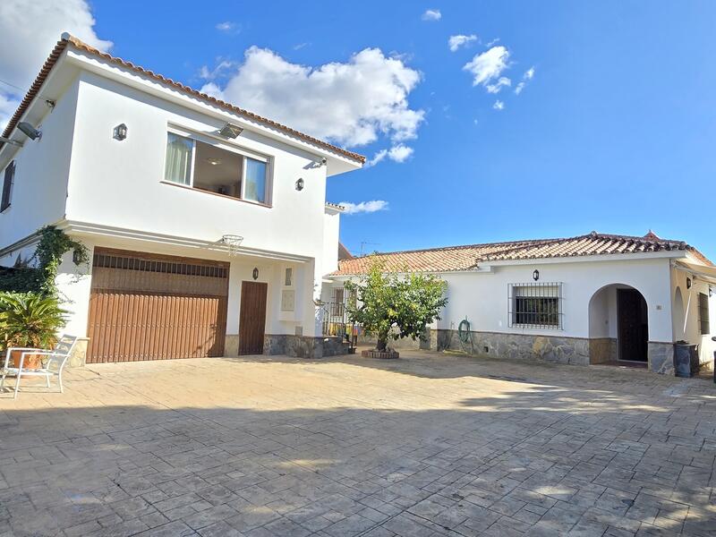 6 bedroom Villa for sale
