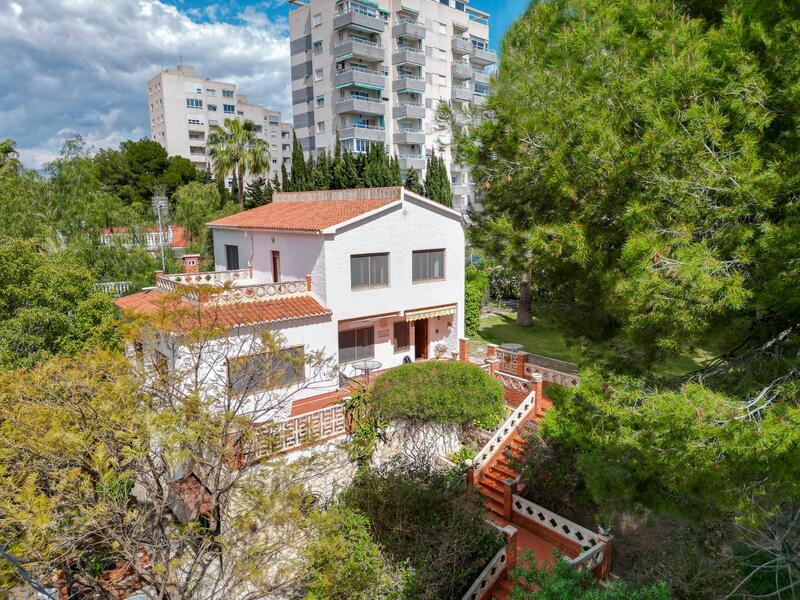 Villa for sale in El Campello, Alicante