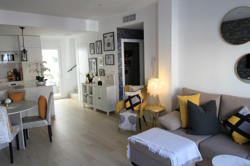 3 slaapkamer Gezinswoning Te koop