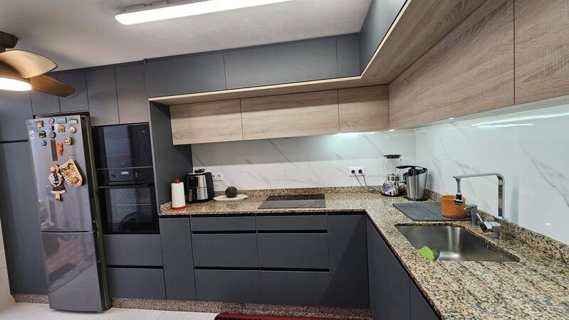 4 bedroom Townhouse for sale