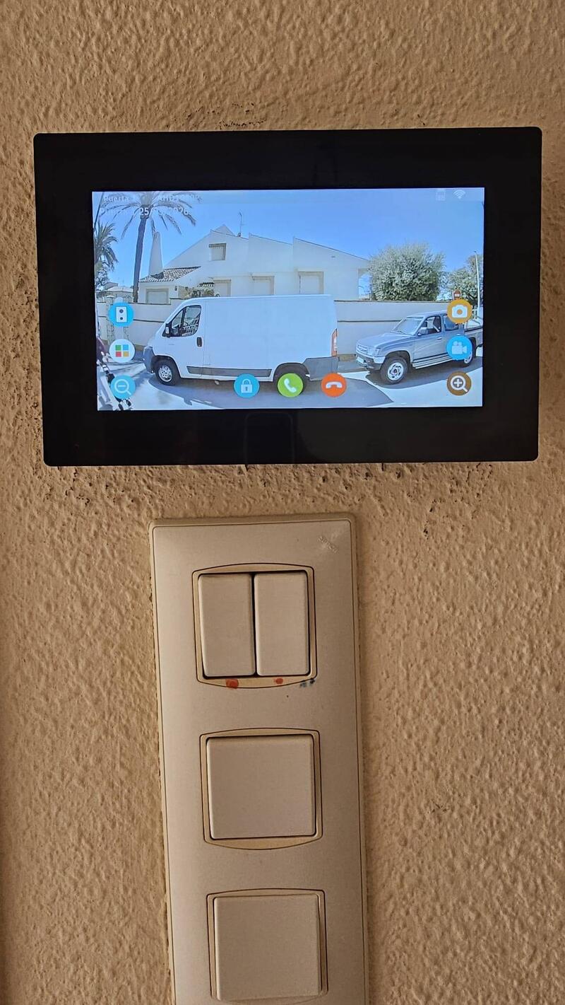 4 bedroom Townhouse for sale