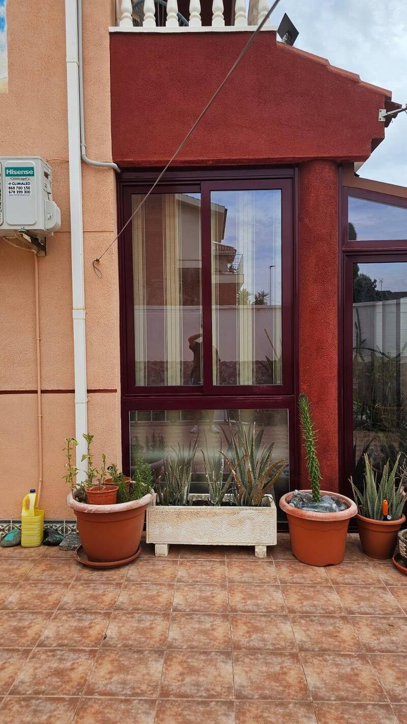 4 bedroom Townhouse for sale