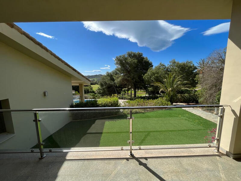 6 sovrum Villa till salu