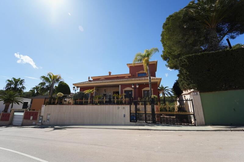 Villa à vendre dans Orihuela Costa, Alicante Villa à vendre dans Orihuela Costa, Alicante