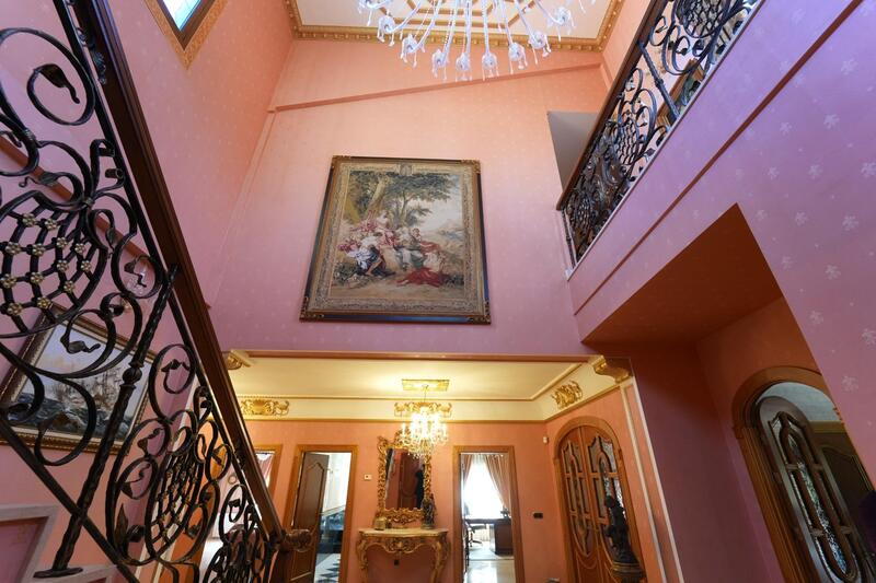 8 bedroom Villa for sale